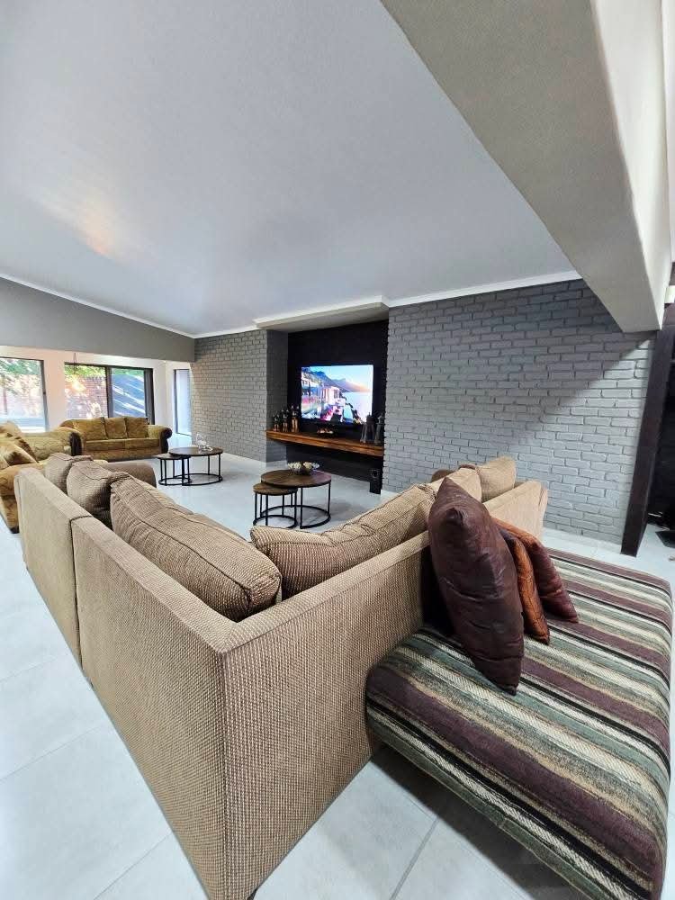 5 Bedroom Property for Sale in Irene Park North West